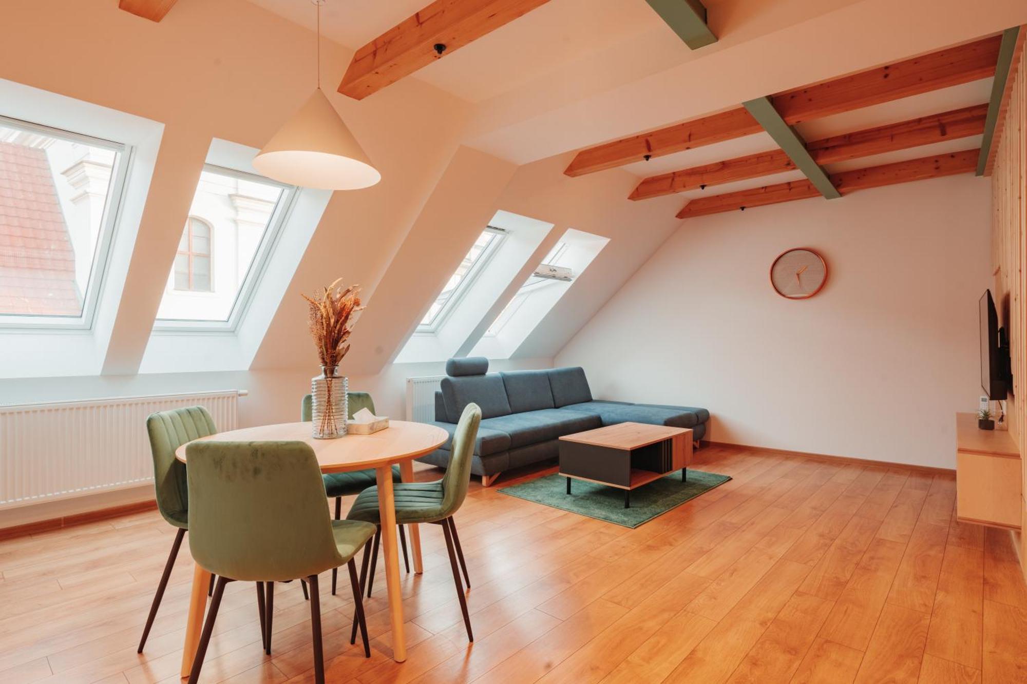 Hviezdoslavova Apartments, Trnava Centre, Parking Available エクステリア 写真