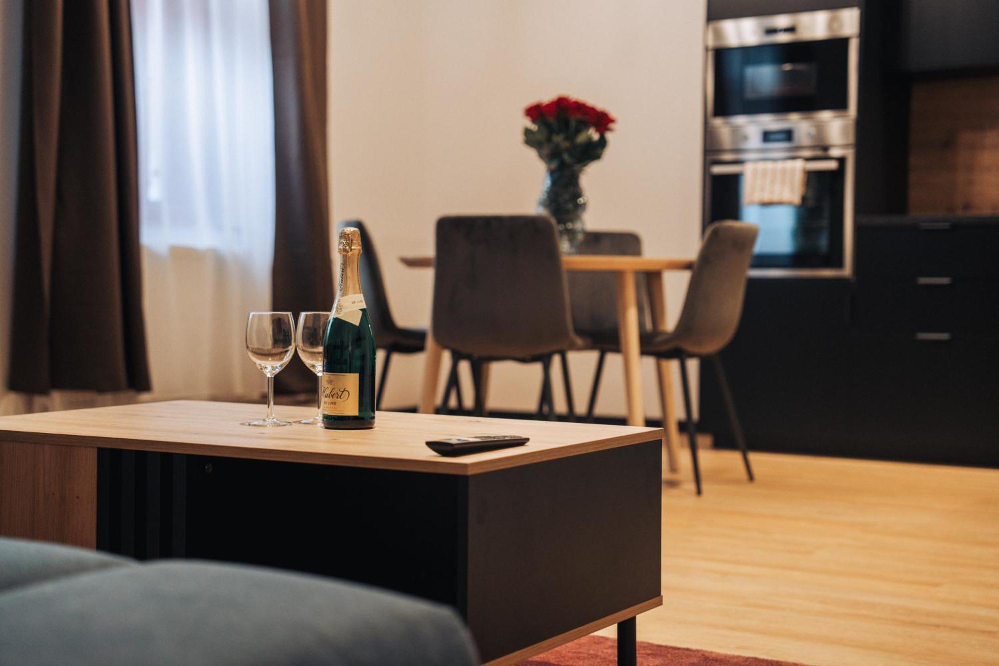 Hviezdoslavova Apartments, Trnava Centre, Parking Available エクステリア 写真